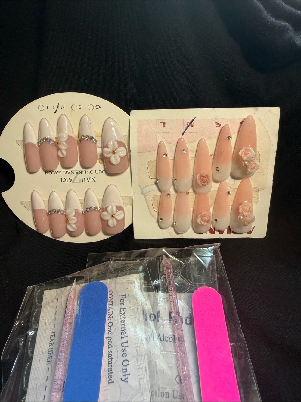 Peach & White Floral Press-On Nail Sets